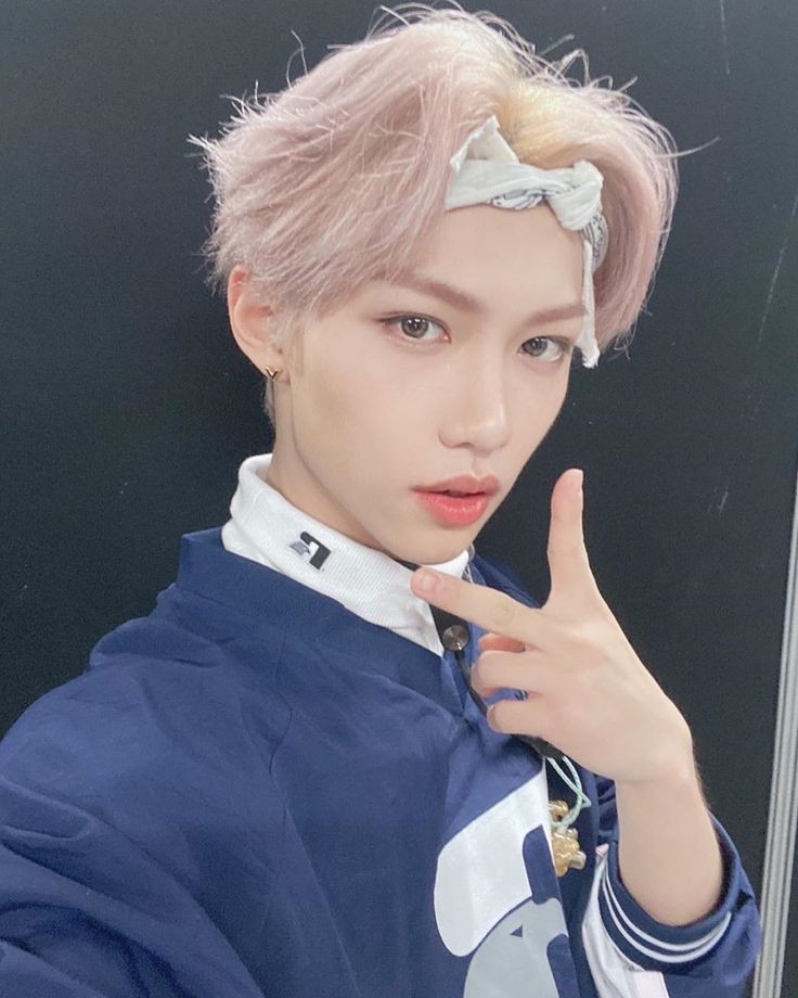 Para não perder o costume uma fotinha minha lindo como sempre deixem se 👍🏻😁👍🏻😁👍🏻😁👍🏻😁👍🏻😁👍🏻😁👍🏻😁

#straykids #felix #felixstraykids #felixedit #leefelixedit #leefelix 

📷😊📷😊📷😊📷😊📷😊📷😊📷