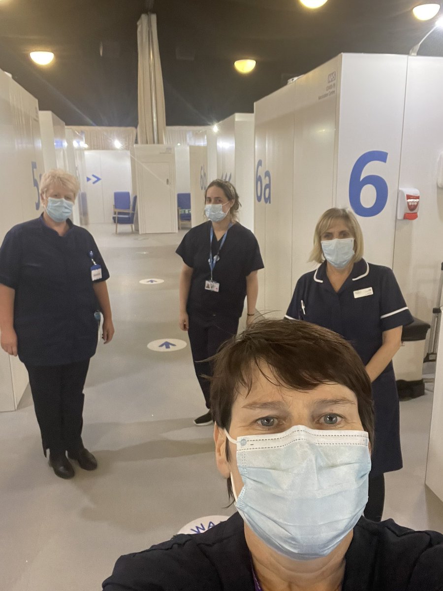 JoanneReynard's tweet photo. @liz_grogan @LCHNHSTrust Look at this awesome team and @LCHNHSTrust Emma Williams who is our lead nurse @stephlawrence5 @HRD_Jenny_Laura #leedsrocks https://t.co/I7ZKrgELD0