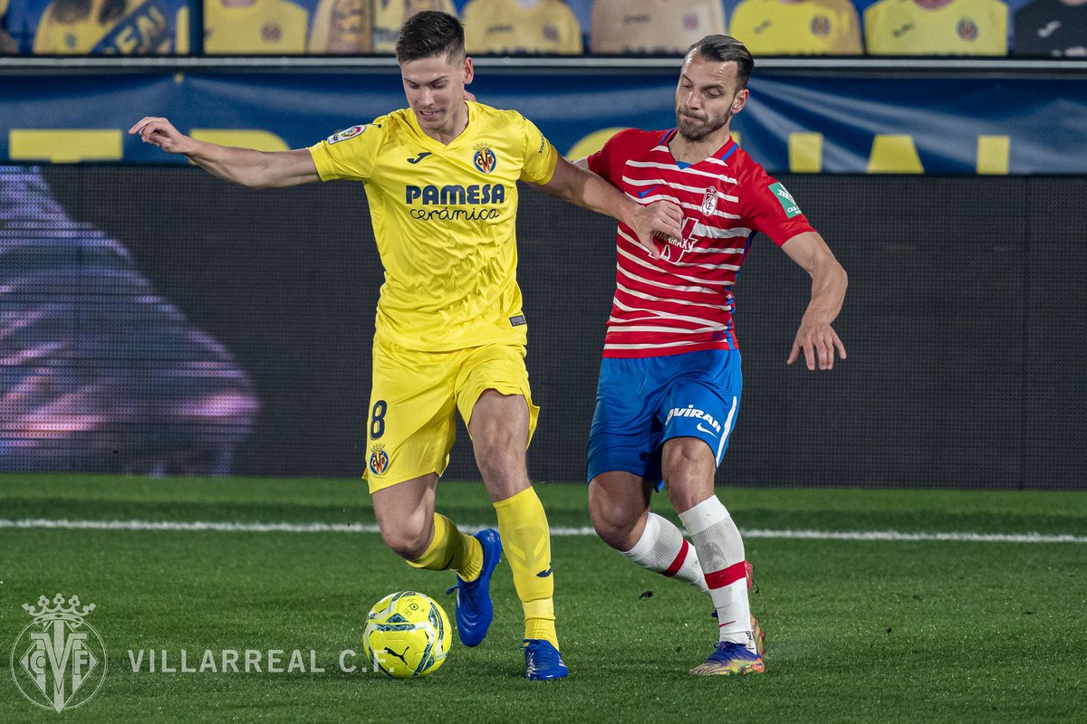 CornerEnEl90's tweet photo. 🤝 #Villarreal 🟡⚓ y #Granada 🔴⚪ firman tablas en el Estadio de la Cerámica (2-2).
⚽ #Soldado abrió el marcador, Rubén #Peña y #MoiGomez remontaron y #Kenedy puso el empate final.
🛑 Rui #Silva paró un penalti a #Alcacer en el 92'.
📸: @VillarrealCF #LaLigaSantander 🇪🇸 https://t.co/WwwrKJZRlf