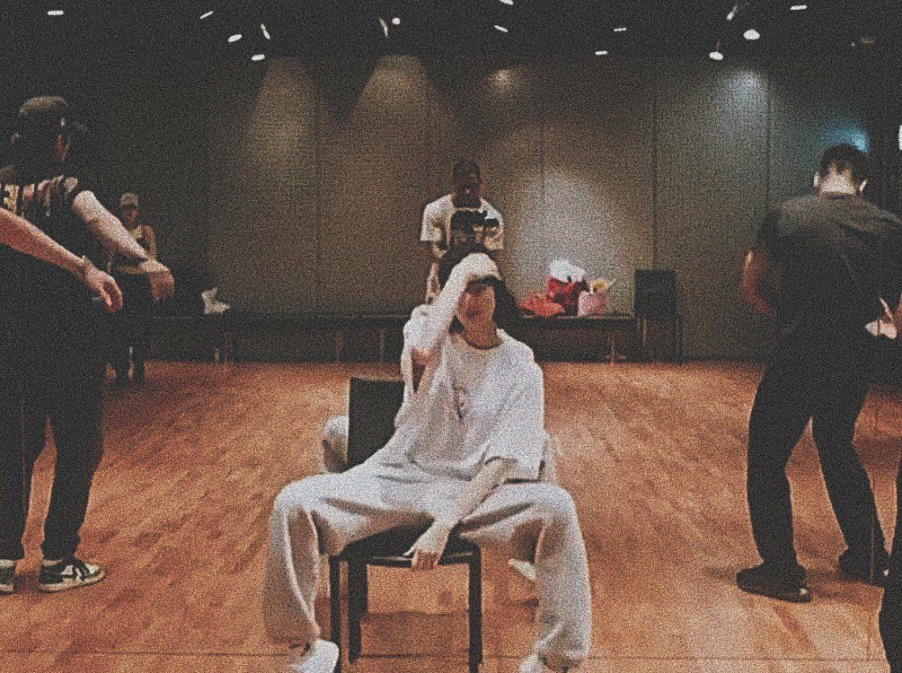 sunnysunlisa's tweet photo. OMGG WTF LISA??? 😳 https://t.co/5M0lwgEHVh