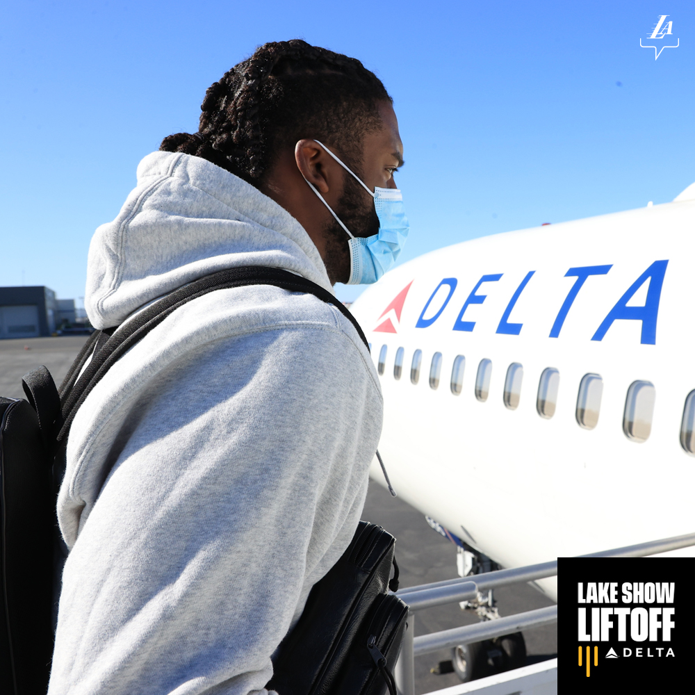 Wheels up for a seven-game trip 🛫 #LakeShowLiftoff https://t.co/G64IyEZysj