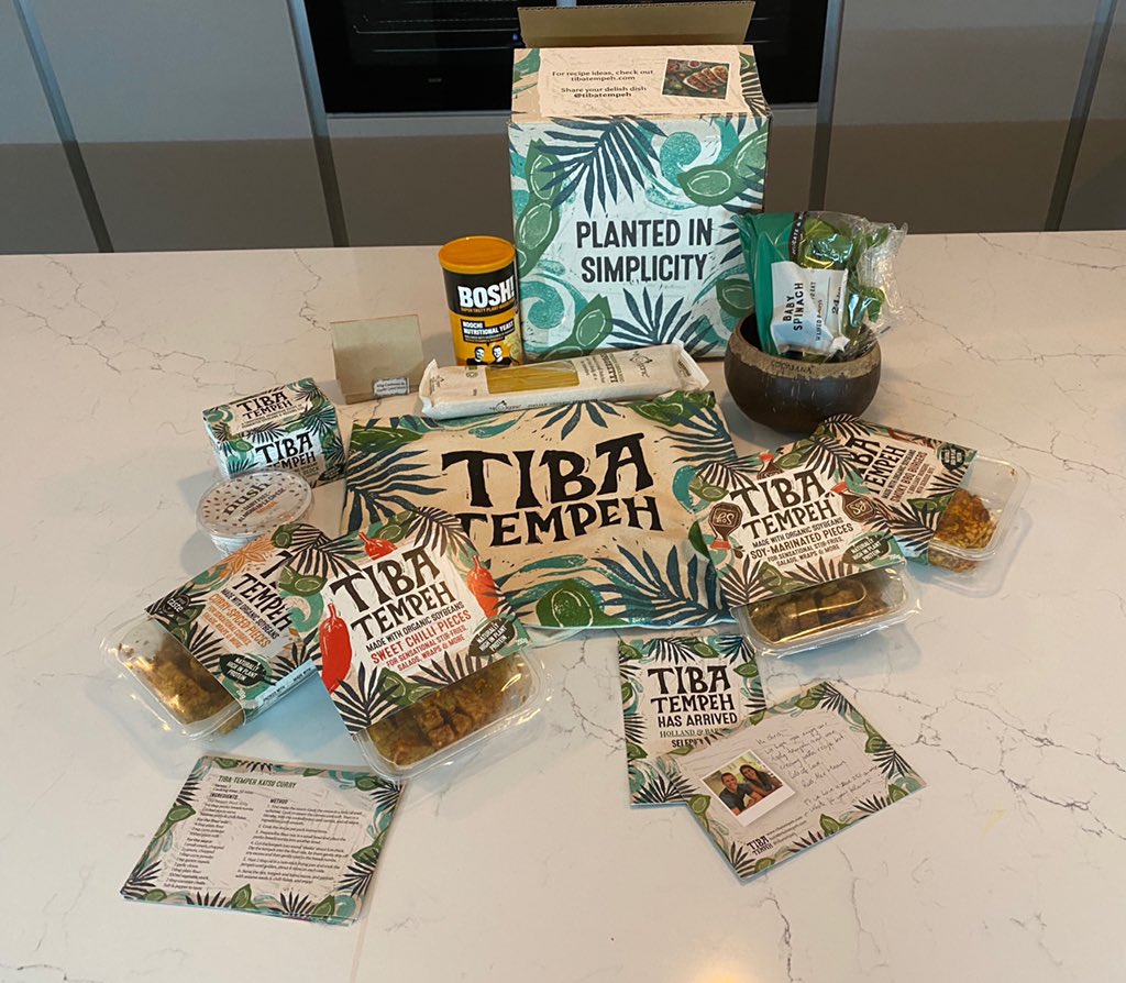 ChrisGPackham's tweet photo. A late night delicious @veganuary feast using https://t.co/nJnMMY0DYX ingredients . They have a sale on at the moment too . Tasty , healthy , easy and sustainable it’s time to grab life by the plants ! https://t.co/j7Jd5aTgxO