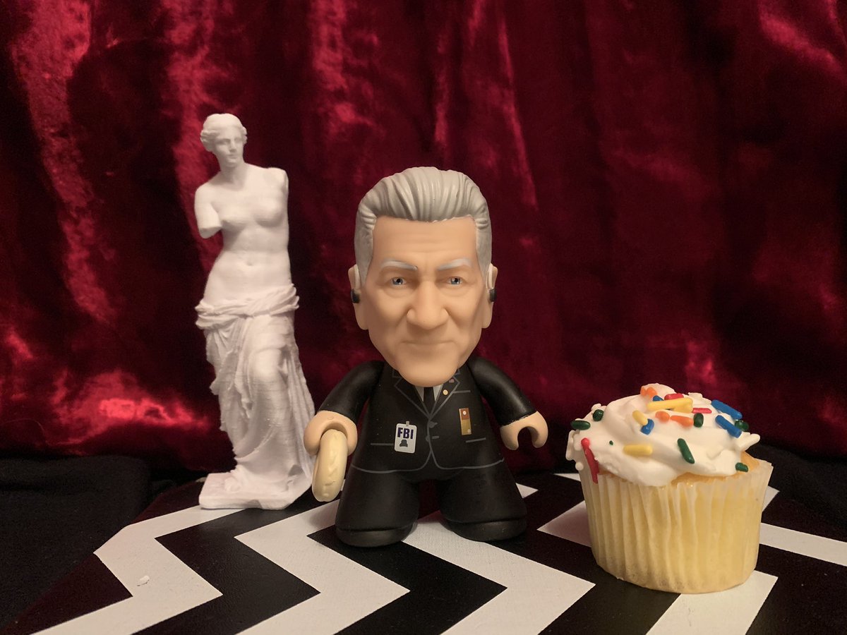PeaksPostcards's tweet image. Happy Birthday David Lynch! 🏔🏔 @DAVID_LYNCH #davidlynch #twinpeaks