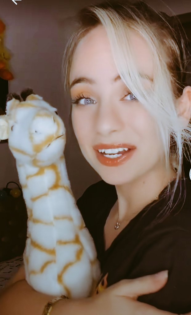 cemresolmaz0's tweet image. uyudunuzmu minik ZÜRAFALAR✌🦒