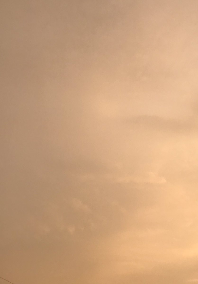 YoonTae_9395z's tweet photo. El cielo en Lima Perú 🇵🇪
En medio de nuestro verano hoy llovió y todo es tan denso.
Cuidémonos juntos🤗💜
#GetReadyForScenery
#GetReadyForKTH1 https://t.co/3XKK6OX68x