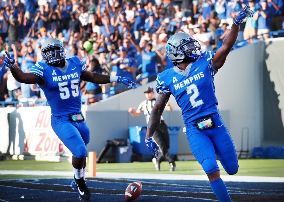 MotionWilliams7's tweet photo. After a great talk with @johnsimon31 I am BLESSED to receive an offer from the University of Memphis🐯  #GTG #L2M @SvilleOC @lricard8 @smhs_hornets @LaEliteBB_7v7FB @G_Sportz https://t.co/Ms9NiAwdrQ