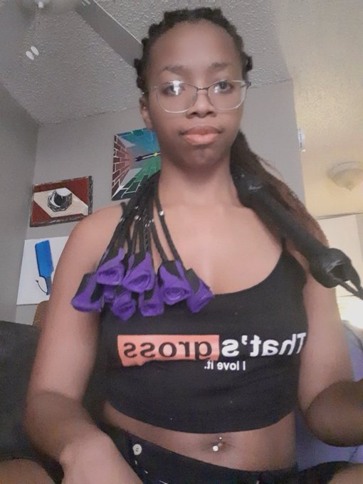 I bought myself a bouquet of roses from Leatherbond1 on etsy.  Aren't they adorable💁🏾&zwj;♀️💜 https://t.