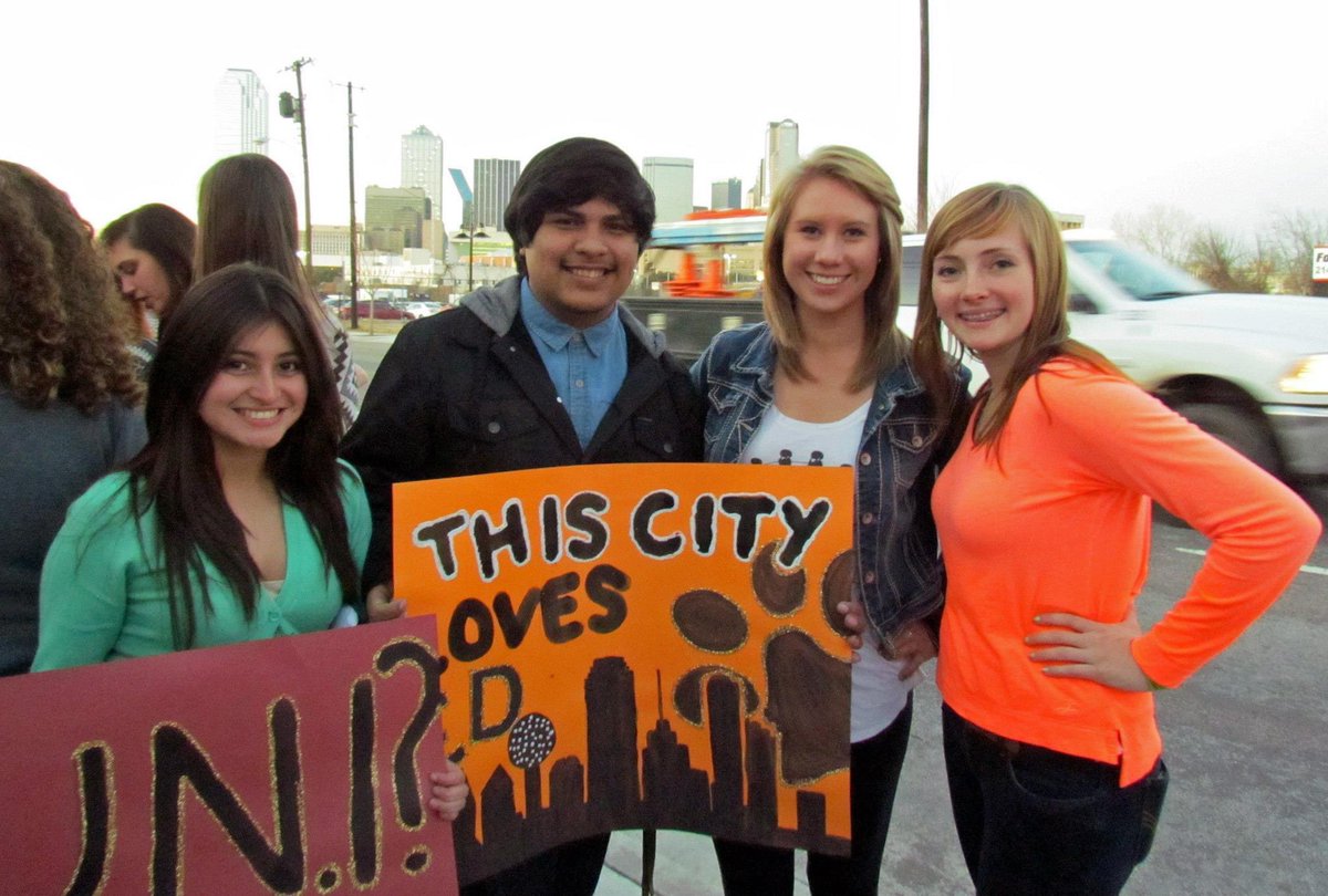 Roger_Roman's tweet photo. @abbypants13 LOOK AT THIS! We were babies! 8 years ago at an @edsheeran concert! https://t.co/CZr8h6unl2