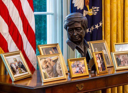 A bust of Cesar Chavez in the Oval Office.

With farmworkers on the frontlines of COVID, risking their lives to feed all Americans, this symbol is a powerfully important reminder of who we're fighting for.

Working people have a champion again in the White House.