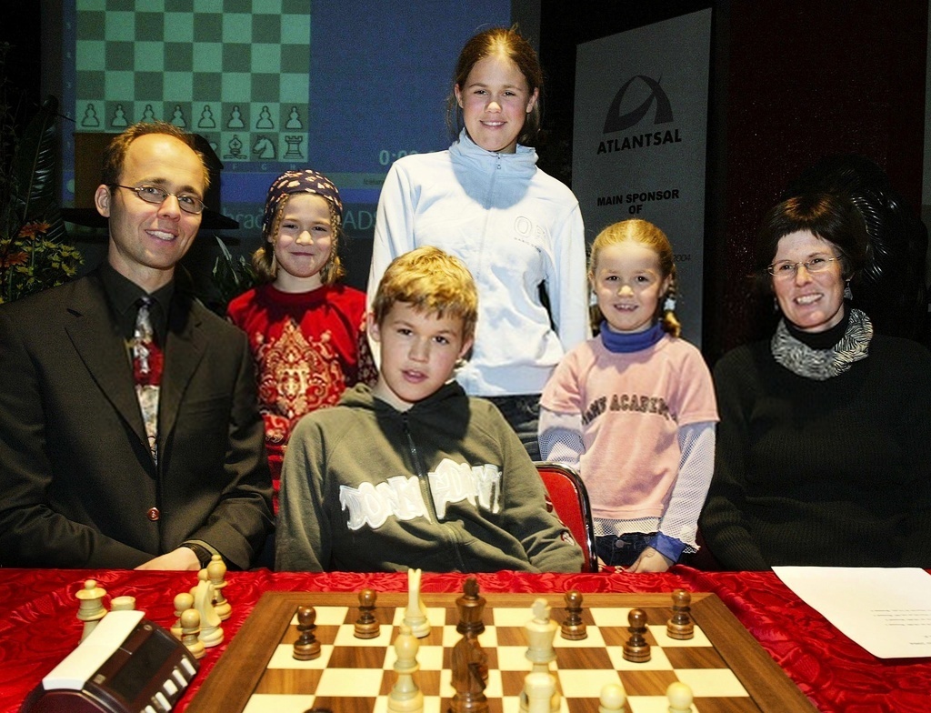 Olimpiu Di Luppi on X: The Carlsen family in Reykjavík in March 2004,  where Magnus Carlsen met Garry Kasparov over-the-board, as photographed by  Omar Oskarsson.  / X