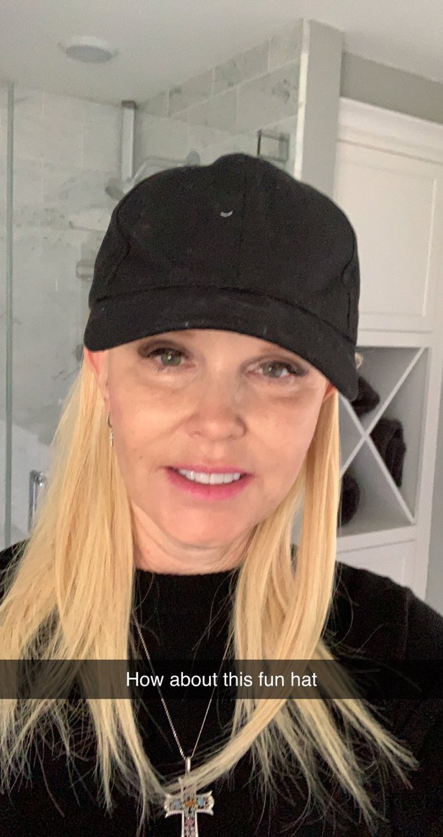 Bald is beautiful but this is a fun change.  Thank you so much to the <a href="/VermaFdn/">Verma Foundation</a> I’m such a hat girl and this was perfect. #cancerstyle #stayingstylish <a href="/NatashaVermaTV/">Natasha Verma</a> #putacaponcancer