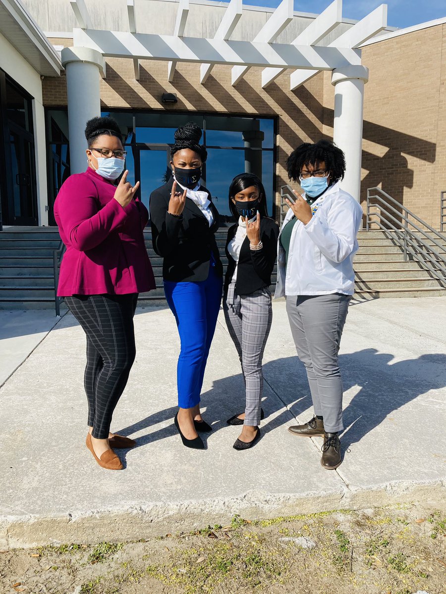 Starting the semester off with Professionalism &amp; Sisterhood! 🤍

#DressForSuccess👩🏽‍💼
#TauBetaSigma🌹
#SSU
