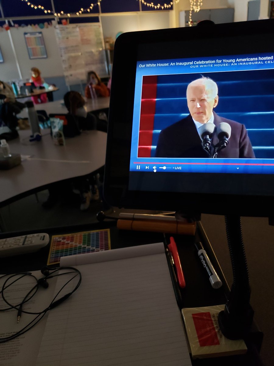 teaches2learn's tweet photo. Sharing this historic moment with my kiddos made my ❤ happy. https://t.co/ww1jU99Ahx