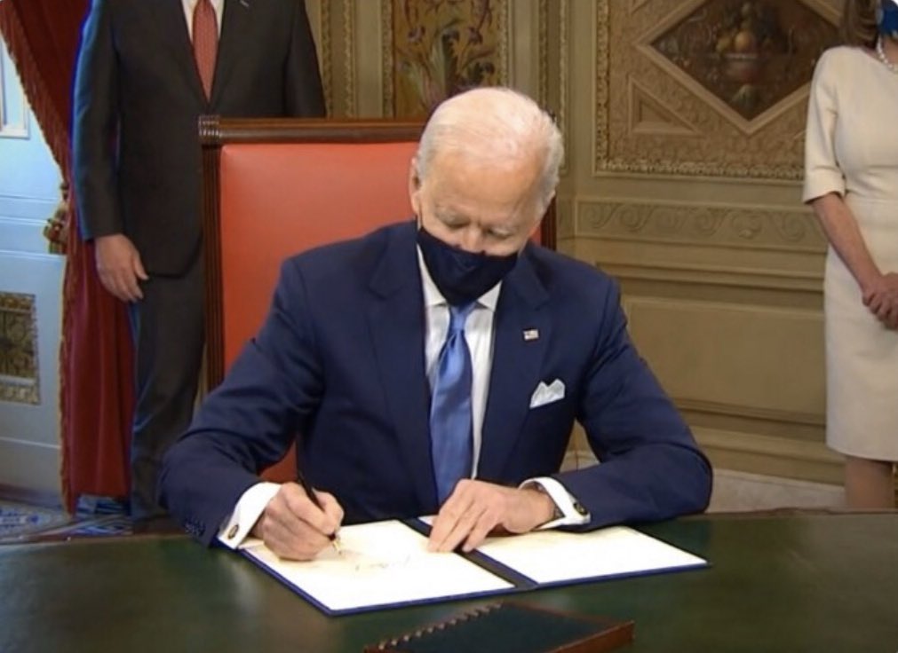 TotalProSports's tweet image. Tom Brady at age 72 signing a contract extension with the Bucs chasing his 14th Super Bowl.