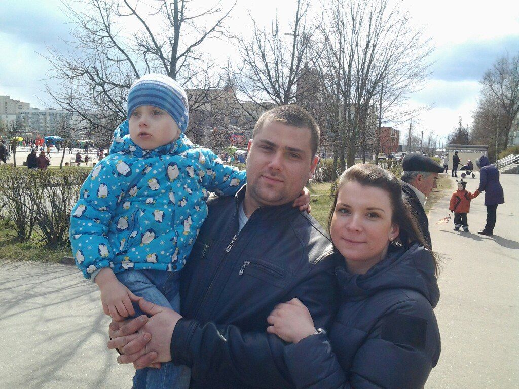 Водитель из Тосно Ленинградской области ​Андрей Егоров вытащил девочку, провалившуюся под лёд, ценой собственного здоровья: провалился в воду сам, в результате чего попал в реанимацию priderussia.ru/spasenie/vodit…