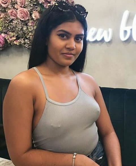 TamilgirlDivya's tweet photo. பார்வையால் மயக்கி
மார்பால் மனதை நோகடிக்கும்
இவள். இவள் மார்பில் ஏதோ ரகசியம் வைத்திருக்கிறாள்.. https://t.co/p8RjRxX1NH