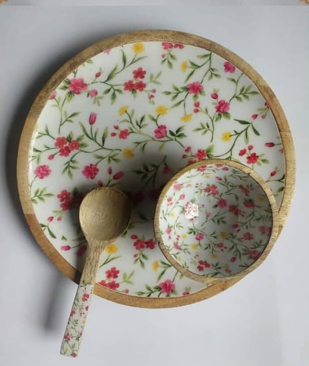 UpaskarC's tweet photo. Enamelled Mango Wood Serving Collection. 
#woodenbowl #woodenspoon #woodenplate #woodenservingplate #kitchencollection #mangowood #servingtray #woodspoon #enamelcoating #luxuryinteriors #servingbowl #woodbowl #woodart #woodworkingskills #kitchendecor #homedecor #kitchenitems https://t.co/SO4JZwar2I