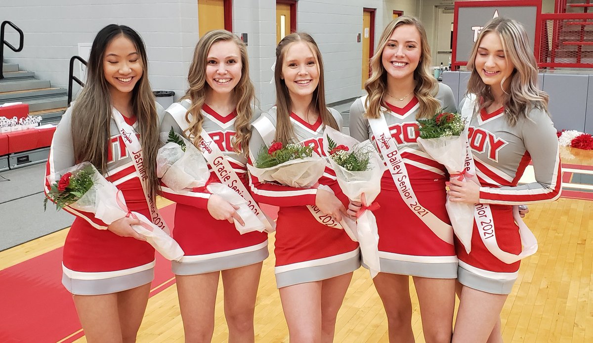 Congratulations to our Senior cheerleaders, Jasmine, Gracie, Hailey, Bailey &amp; Haylee who were recognize tonight during halftime of the varsity boys game. Best wishes for all your future endeavors.