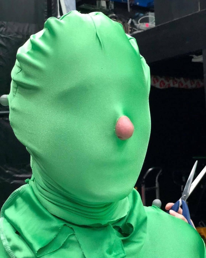 BTSGramOfficial's tweet photo. I gotta breathe man
Have you ever worked with or as a green suit man?

How uncomfortable does it get?

Via: @stillerstudios

#greenscreen #adobe #aftereffects #nuke #fusion #davinciresolve #editorest #vfx #visualeffects #vfxartist #motion #motiongraphics… https://t.co/v5f4H5rLTn https://t.co/Ph7VxtyCwR