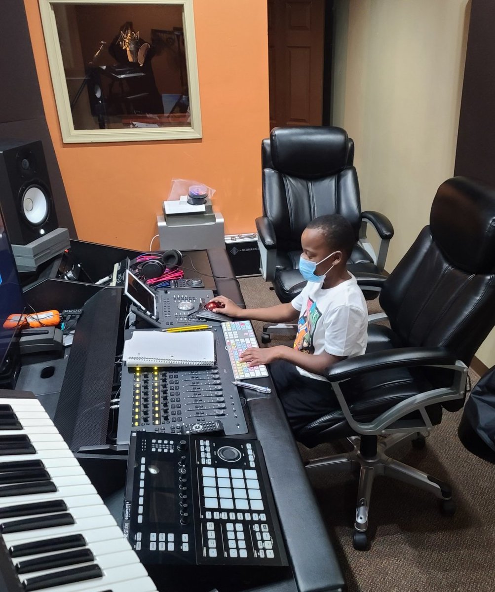 Reedsrefuge's tweet photo. The students in the Audio Engineering Class at Reed's Refuge are learning how to write music and explore the various equipment necessary to create music. #reedsrefugecenter #aplacetobesomebody  #believe #engineeringclass https://t.co/h9CXrpS81P