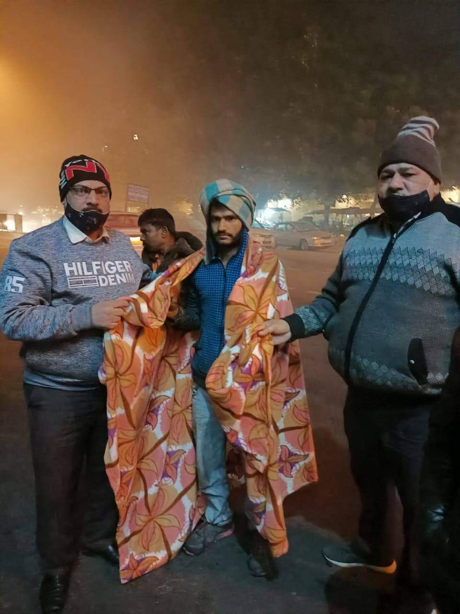 ShwetaBhatla2's tweet photo. In order to save the people from the cold, the followers of @DeraSachaSauda, with the pious inspiration of Saint Dr @GurmeetRamRahim Singh Ji Insan distributed blankets to the needy people. #BlanketOfHumanity https://t.co/K1qnEMyjJl