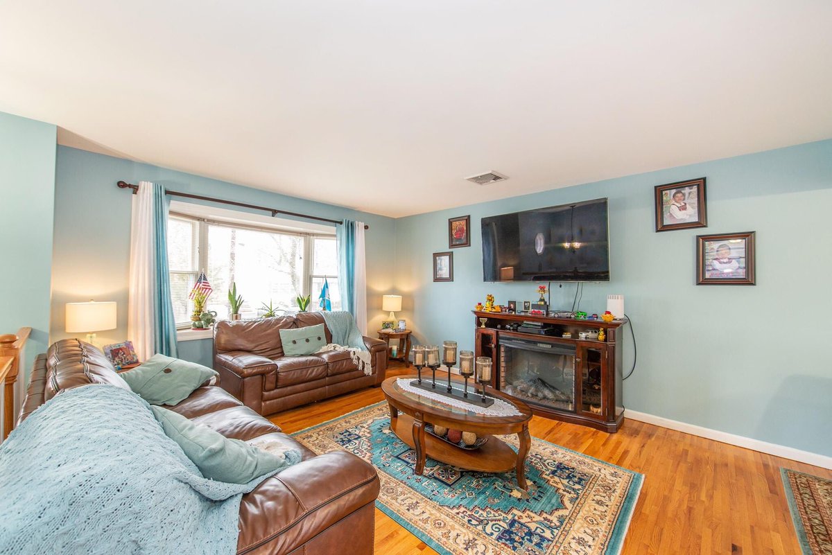 WillSuperAgent's tweet photo. NEW LISTING IN NANUET NY
https://t.co/M7zDz5Q9Mz
15 Van Nostrand, Nanuet, NY  $625,000
Beautifully updated home! 5 beds and 2 baths. Everything has been done in the past few years. Minutes to Palisades Parkway and less than 1 hour from NYC.
Call William 201-719-6935 https://t.co/wlYpQ9hvDh