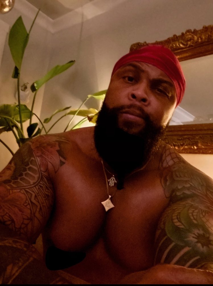 jackd's tweet photo. It’s the beard and beautiful skin for us @nujeru74
#Zaddy #Crush #BeardedBae #Jackdapp https://t.co/cpkndQDPCE