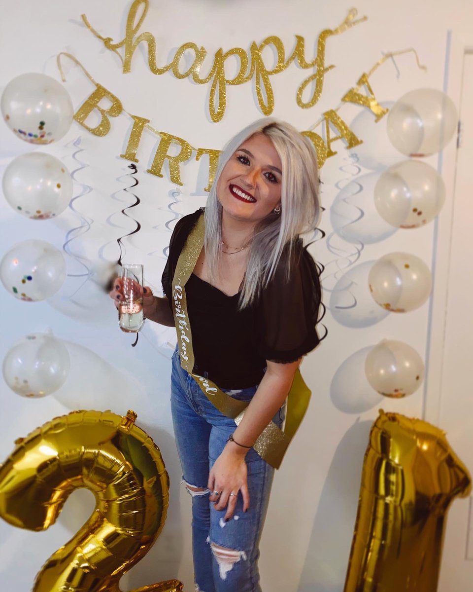 jenna_brooklyn's tweet photo. Just so everyone knows, it’s my birthday🥂 https://t.co/hBtxV6TRZ3
