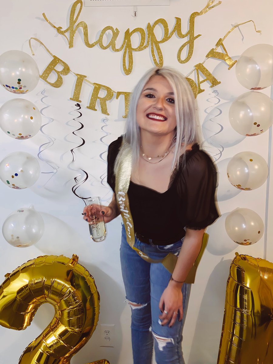 jenna_brooklyn's tweet photo. Just so everyone knows, it’s my birthday🥂 https://t.co/hBtxV6TRZ3
