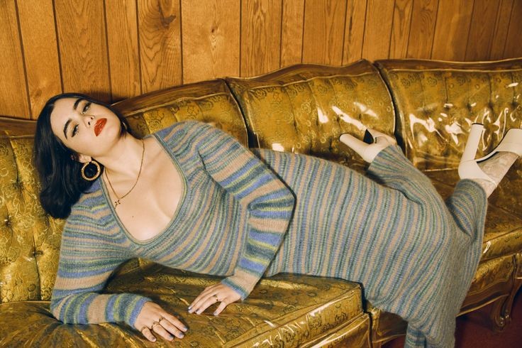 - ✿ ~   Enero 18  )) ꜜ ·. ·. ·    

           — pública una foto en instagram que le había tomado su hermano minutos antes de irse al baile de invierno. —

¨ ( # winterballRBxx !♡ ) ₎₎ ⇘ 8