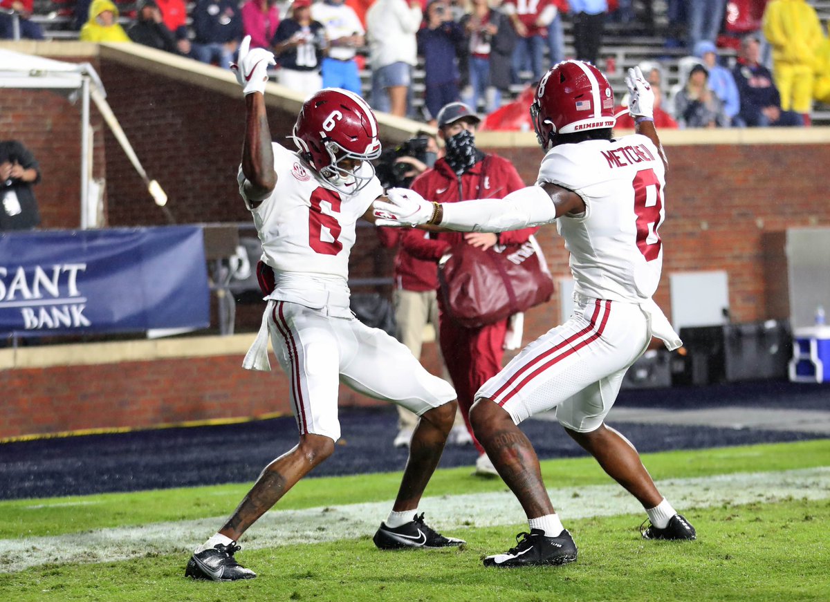 JakePope24's tweet photo. Wow blessed beyond measures to earn a dream offer from the University of Alabama! ⚪️🔴 #RollTide @ChadSimmons_ @CoachKellyUA1 @Coach_Davis22 @Mansell247 @Rivalsfbcamps @CFravel247 https://t.co/eXiTISWV1r