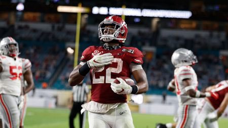 JakePope24's tweet photo. Wow blessed beyond measures to earn a dream offer from the University of Alabama! ⚪️🔴 #RollTide @ChadSimmons_ @CoachKellyUA1 @Coach_Davis22 @Mansell247 @Rivalsfbcamps @CFravel247 https://t.co/eXiTISWV1r