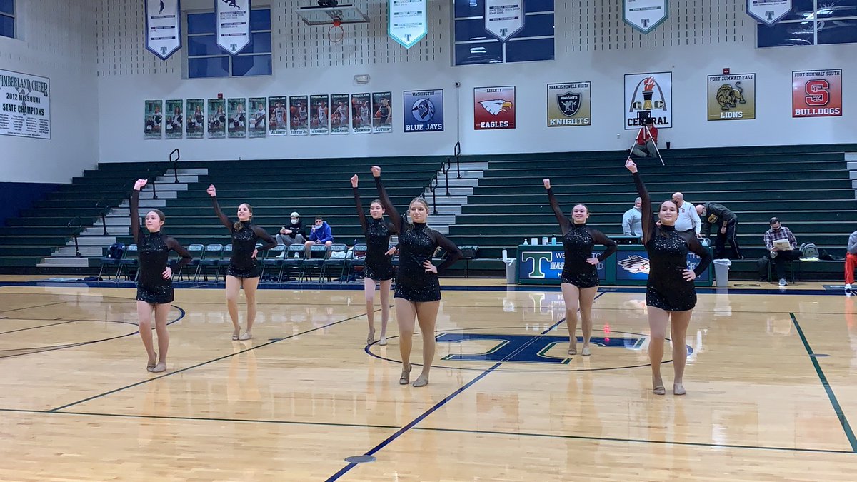 TrishaGrantham5's tweet photo. And then there was 6! Nice job ladies💙 #THSwolves #bball #Dancing @ag_stl @GranthamAddy https://t.co/zhkAOC8IFC