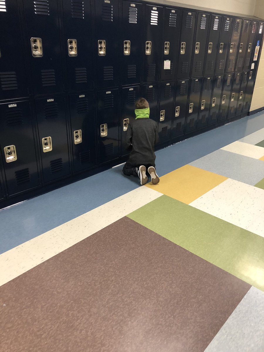 Fearless4th's tweet photo. Afternoon friends testing their magnet hypothesis - found some interesting results! #4thscience @BearCreekEtown https://t.co/rsmO8OtCNs