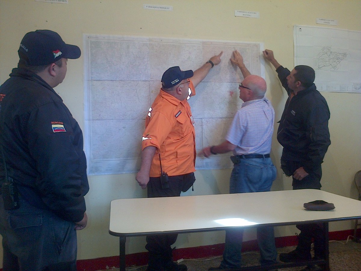 italo_sabatino's tweet photo. El Ing. ELIO MARCACCIO, fue un gran colaborador en casos  de accidentes aéreos donde apoyaba voluntariamente, económicamente incluso con su helicóptero en varias regiones de Venezuela. #YV200T https://t.co/44n5xXOUii