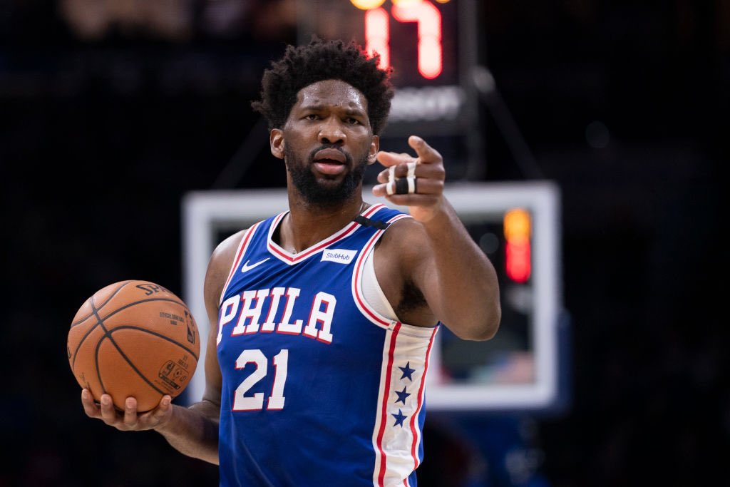 HustleBrasil's tweet photo. Joel Embiid na vitória do 76ers sobre o Boston Celtics:

42 Pts
10 Reb
2 Ast
2 Stl
12/19 FG (63.2%) 
17/21 FT (81%) https://t.co/7Kf5V23F0M