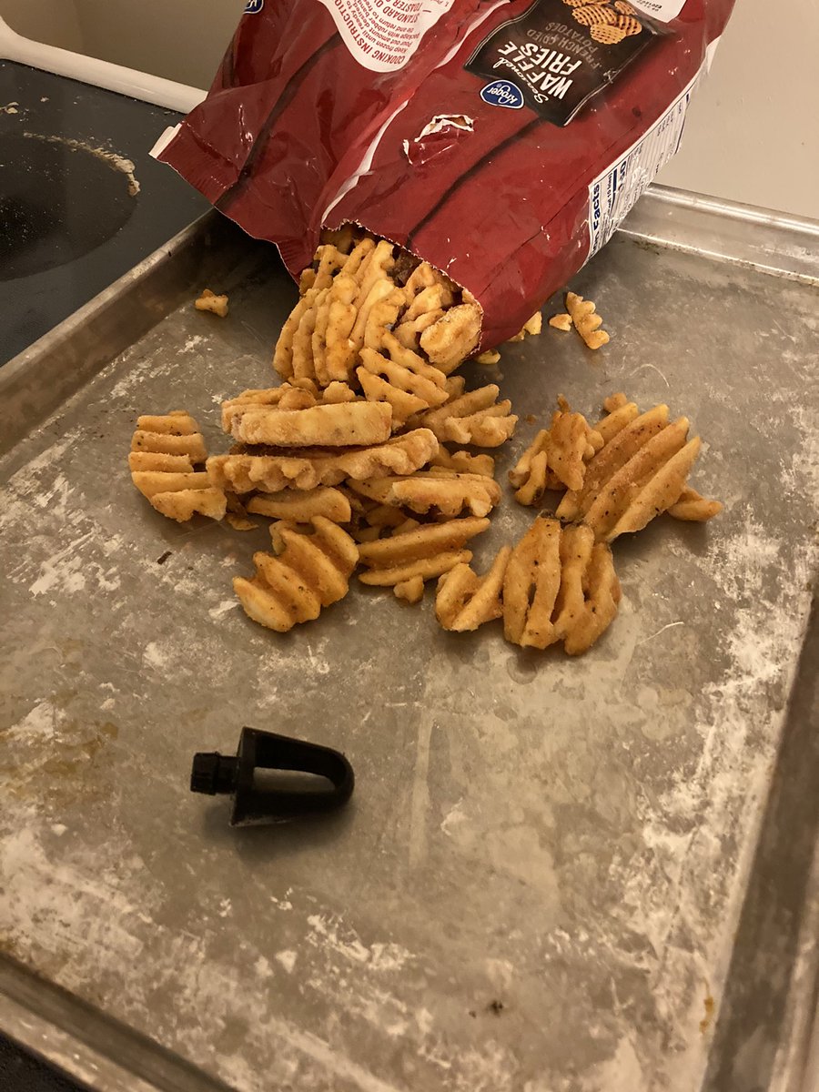 LydSisco's tweet photo. @kroger what is in my potatoes?? https://t.co/txzB5ZpSP0
