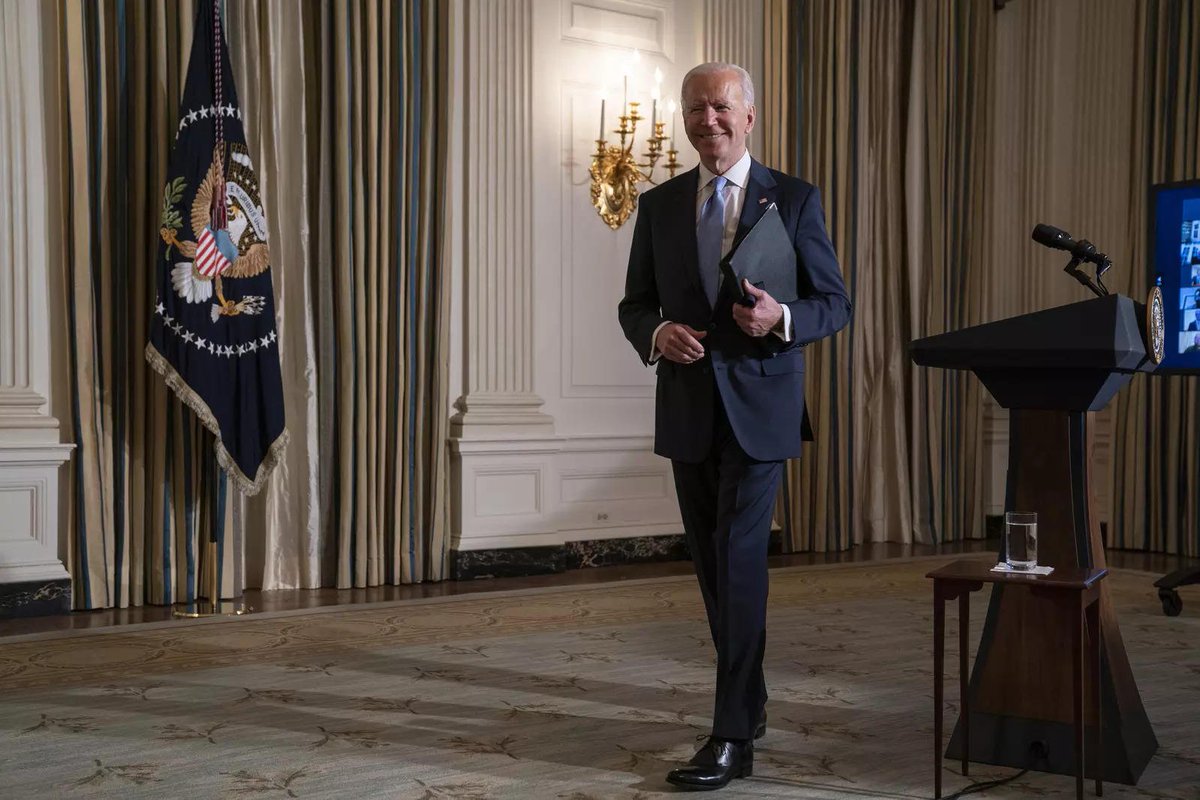 timesofindia's tweet photo. #JoeBiden arrives at the White House

Biden was riding in a presidential limousine with the license plate "46" flanked by six mask-wearing Secret Service agents before emerging to walk the final steps to the White House.

https://t.co/0tvJGcsE3l via @TOIWorld https://t.co/F8L9sUJgfp