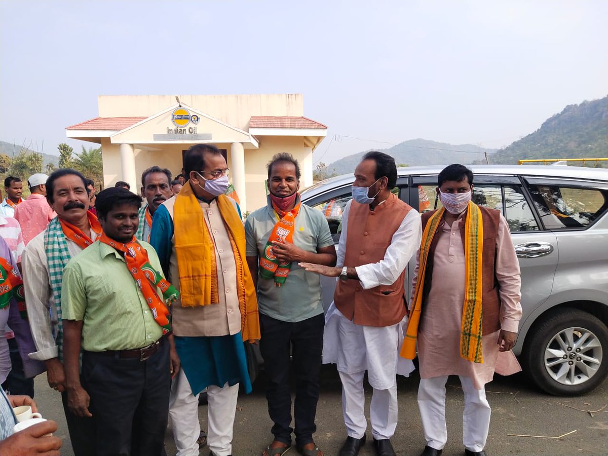 BJP4Alk's tweet photo. @BJP4Odisha ରାଜ୍ୟ ସଭାପତି @SamirMohantyBJP ଙ୍କ ଆଠମଲ୍ଲିକ ଗସ୍ତ ଅବସରରେ ବିଭିନ୍ନ ସ୍ଥାନରେ ସ୍ୱାଗତ ସମ୍ବର୍ଦ୍ଧନା କରାଯାଇଛି। 

ବଇଣ୍ଡା ମଣ୍ଡଳ ପକ୍ଷରୁ ସ୍ଥାନୀୟ ଶିଶୁମନ୍ଦିର ନିକଟରେ ସମ୍ବର୍ଦ୍ଧନା

#Athmallik #AthmallikBJP #Angul https://t.co/UYIdss9QDB