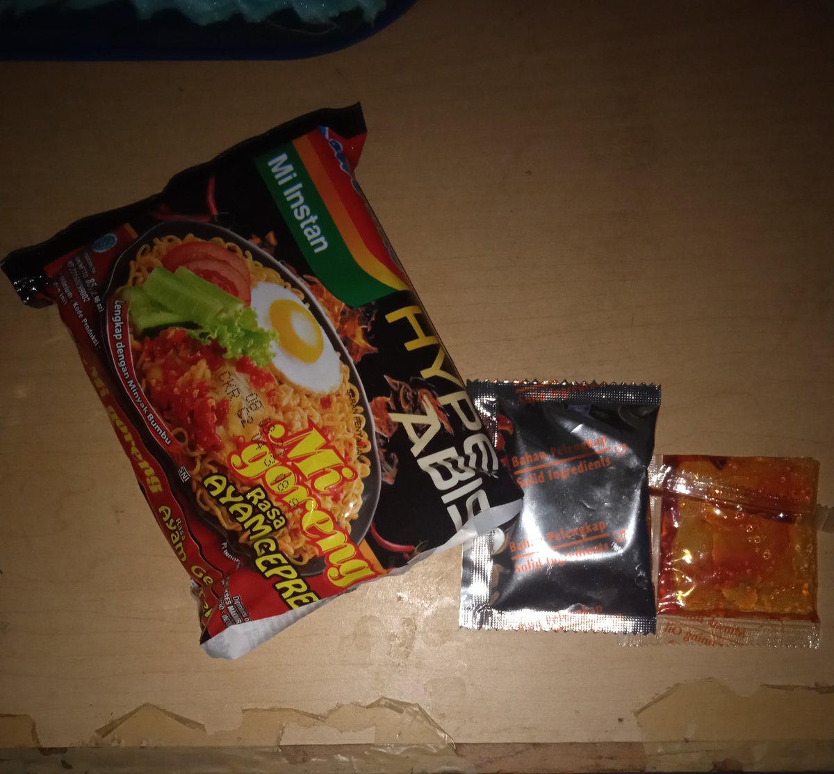 yann_uss's tweet photo. @Indomielovers permisi admin, kok Indomie ayam geprek saya tidak ada bumbu bubuknya ya? https://t.co/eqRTi82dS7