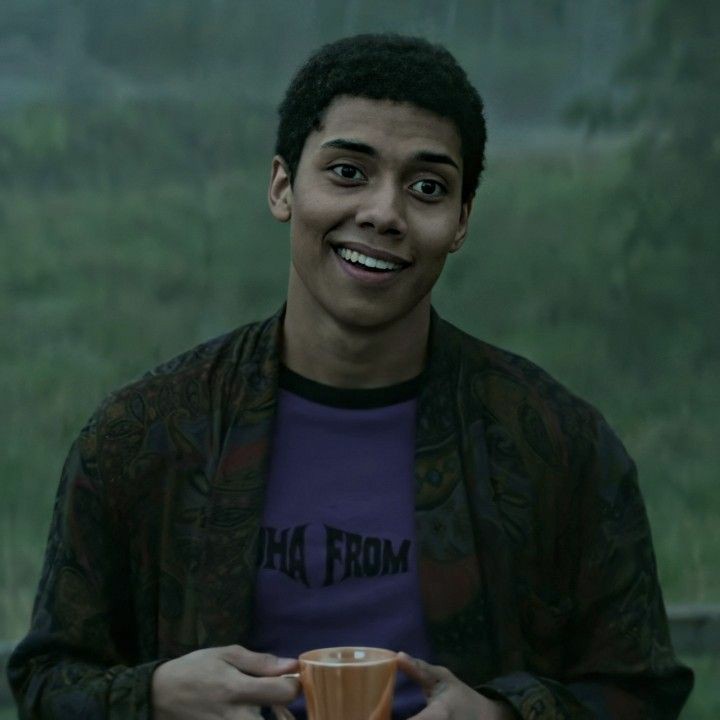 Maratonando24h's tweet photo. Ninguém tem coragem de falar, más eu tenho. O Ambrose sempre salvará a pele dos Spellmans. https://t.co/rwgbAGi2xY