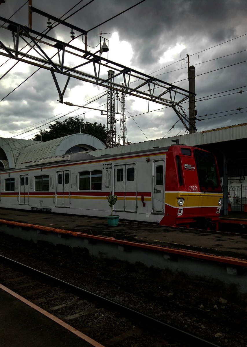 saddamraa's tweet photo. すぐに元気になって、トラック7022に戻ってください！

あなたの居場所についての悪い知らせを聞いてショックを受けました😓

7022-7122
#東京メトロ7000系 #7000系 #tm7000 #tokyometro7000 https://t.co/GNg6HEYtMG