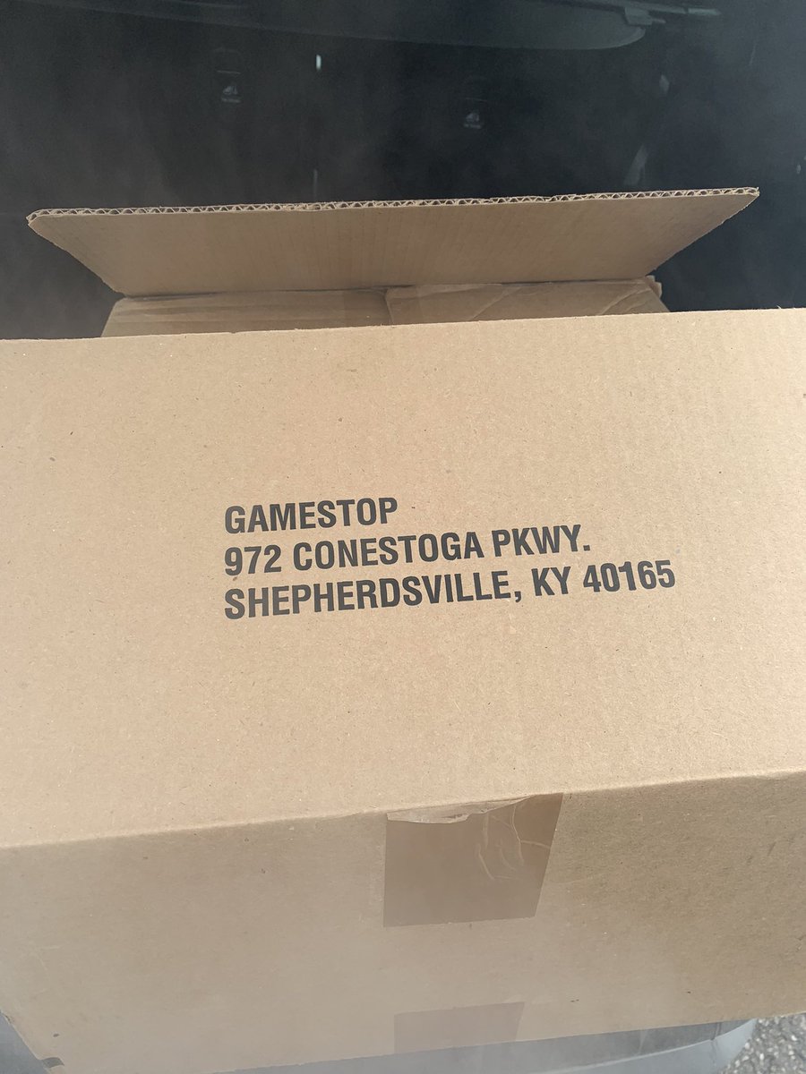 Mozingo20's tweet photo. @GameStop FYI, if anyone is trying to get this bundle, you might end up with this instead. Hope @GameStop actually gets products to their customers. https://t.co/H0emTMkU09