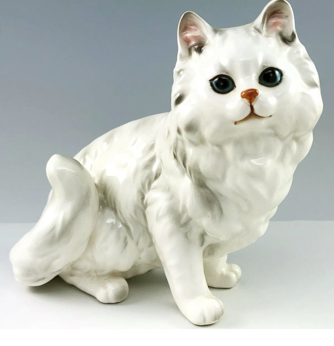 This “cat” is a dog. You can’t just throw dog energy on a cat sculpture and think no one will notice...