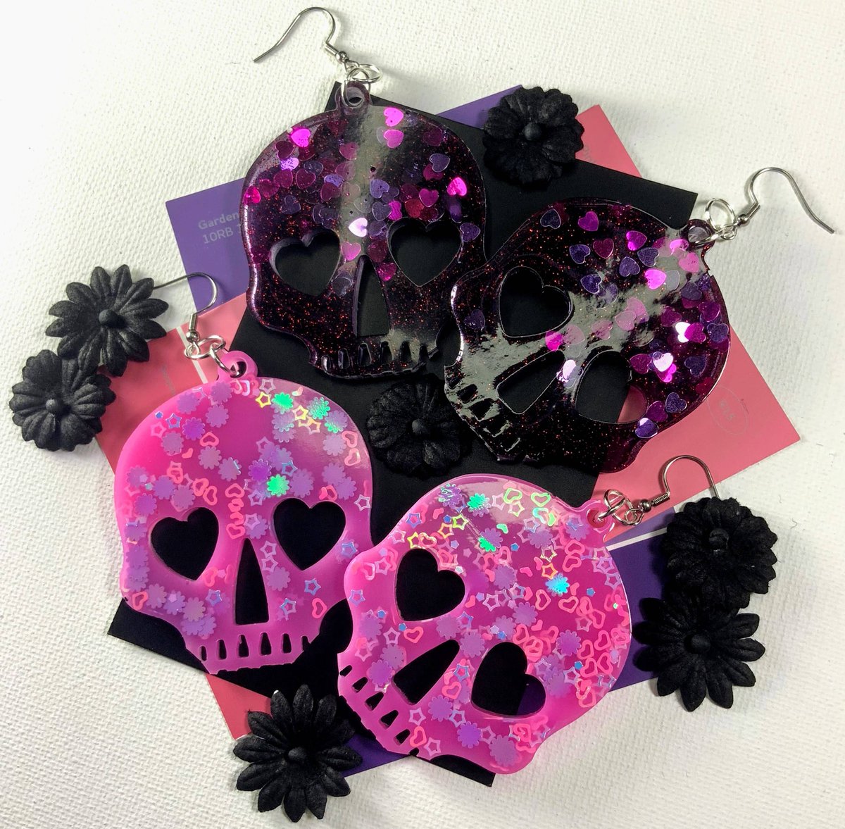 EnderbonesArt's tweet photo. 💕🗡 Valentines Restock 🗡💕
the first of many to come, I'm putting these on the shop as soon as I get them done ♡
Restocked:
•Opal &amp; Pink Snakes
•Pink Candy Hearts
•All Love-Mushies (necklace too)
•Pink Heart-Eyed Skull
thank yall for such a successful update ♡ https://t.co/QjsqBmuFwR