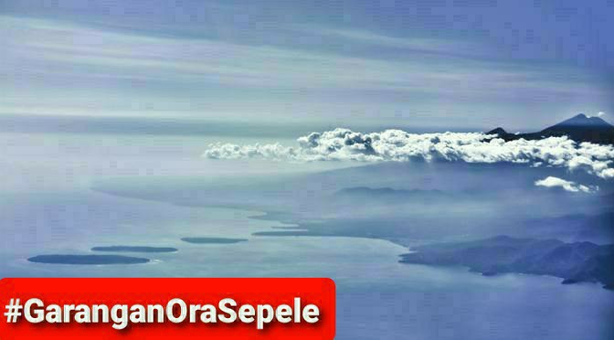 "Teori gravitasi tidak berlaku bagi orang yang sedang jatuh cinta." - (Albert Einstein)

Bulik Bangga Padamu
#GaranganOraSepele