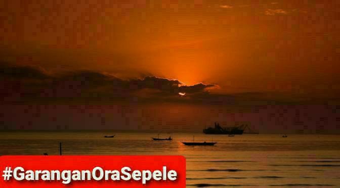 "Teori gravitasi tidak berlaku bagi orang yang sedang jatuh cinta." - (Albert Einstein)

Bulik Bangga Padamu
#GaranganOraSepele