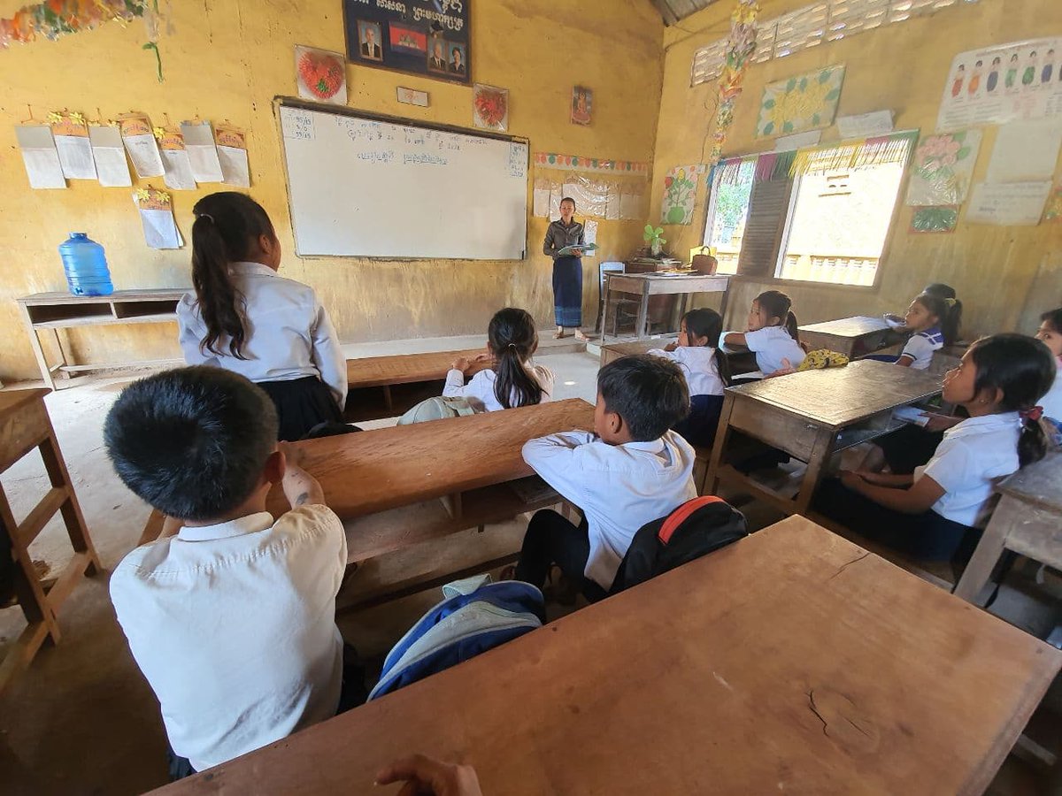 SCWCambodia's tweet photo. On January 20, 2021, SCW collaborated with teachers in target schools to share environmental lessons with @bread4theworld Eco Club។

👉 To raise environmental awareness 
👉 To encourage club members to participate in environmental activities 
👉 To cultivate younger role models https://t.co/hZRoHo4dLC