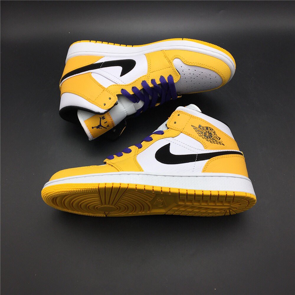 HypesneakerR's tweet photo. Air Jordan 1 Mid SE Lakers
Comment to make them yours
#airjordan1 #hypesneaker #sneakerhead #streetstyle #sneakers #fashion #streetfashion https://t.co/xVRmZNOMcL