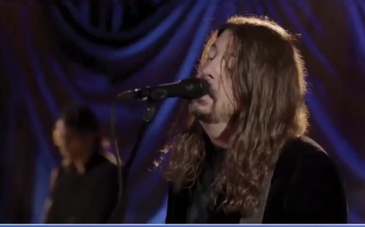 Cheleybug's tweet image. This tribute to Americas teachers was on point! The most selfless individuals shaping the next generation. @foofighters ROCKED tonight. #DaveGrohl